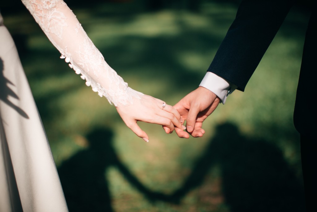 Handfasting vs Handtying: A Guide for Couples
