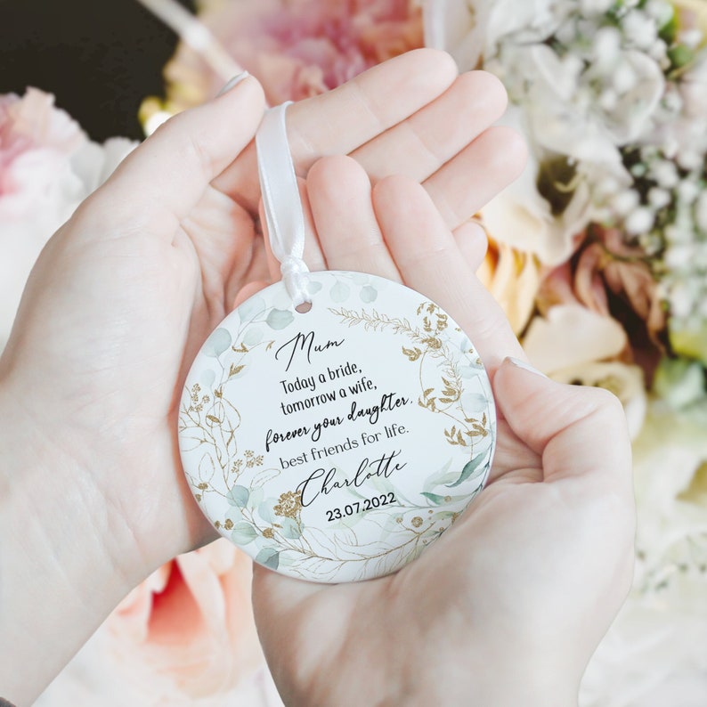 7 Personalised Mother of The Bride Gifts for Your Wedding Day